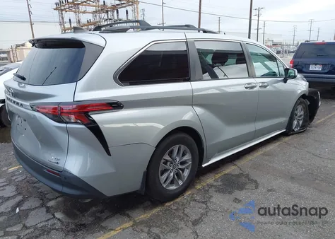 2021 Toyota Sienna Xle z USA, uszkodzony, nr VIN 5TDJRKEC4MS031618